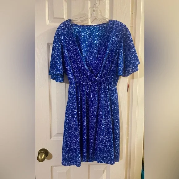 ROMWE Women's Flowy Short Sleeve V Neck Print Summer Short Dress - Picture 2 of 4